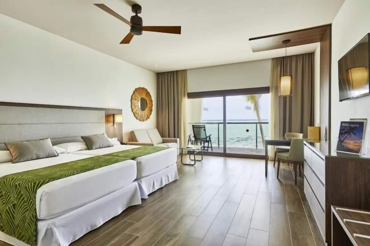 1 habitación, edredón, minibar y caja de seguridad en la habitación