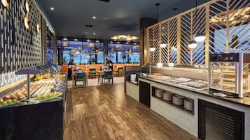3 restaurants, breakfast, lunch, dinner served; Fusion cuisine