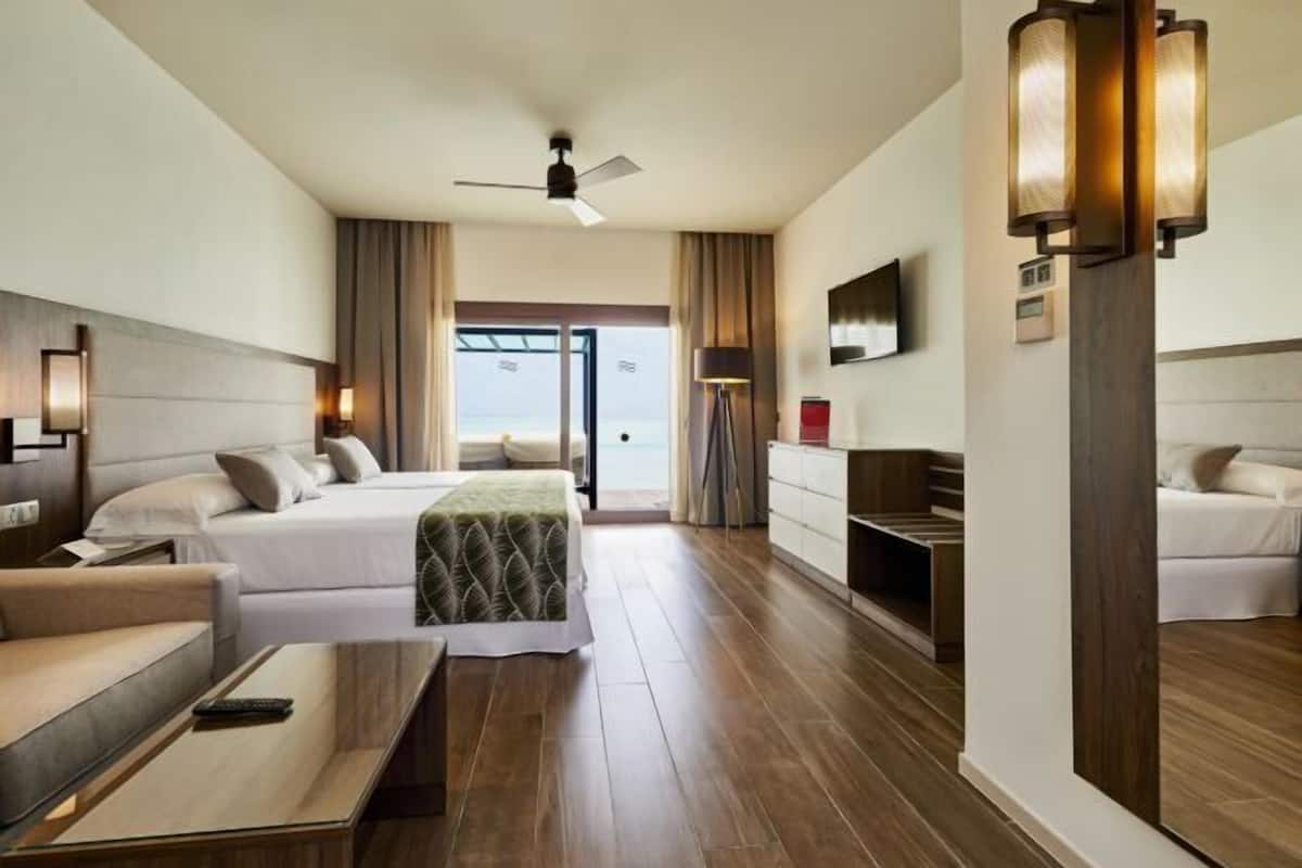 1 bedroom, down duvets, minibar, in-room safe