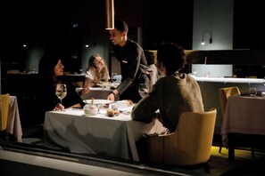 3 restaurants; breakfast, lunch, and dinner served - Hotel Riu Atoll - All Inclusive (Kedhigandu)