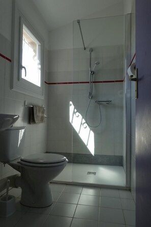 Villa, Multiple Beds | Bathroom shower