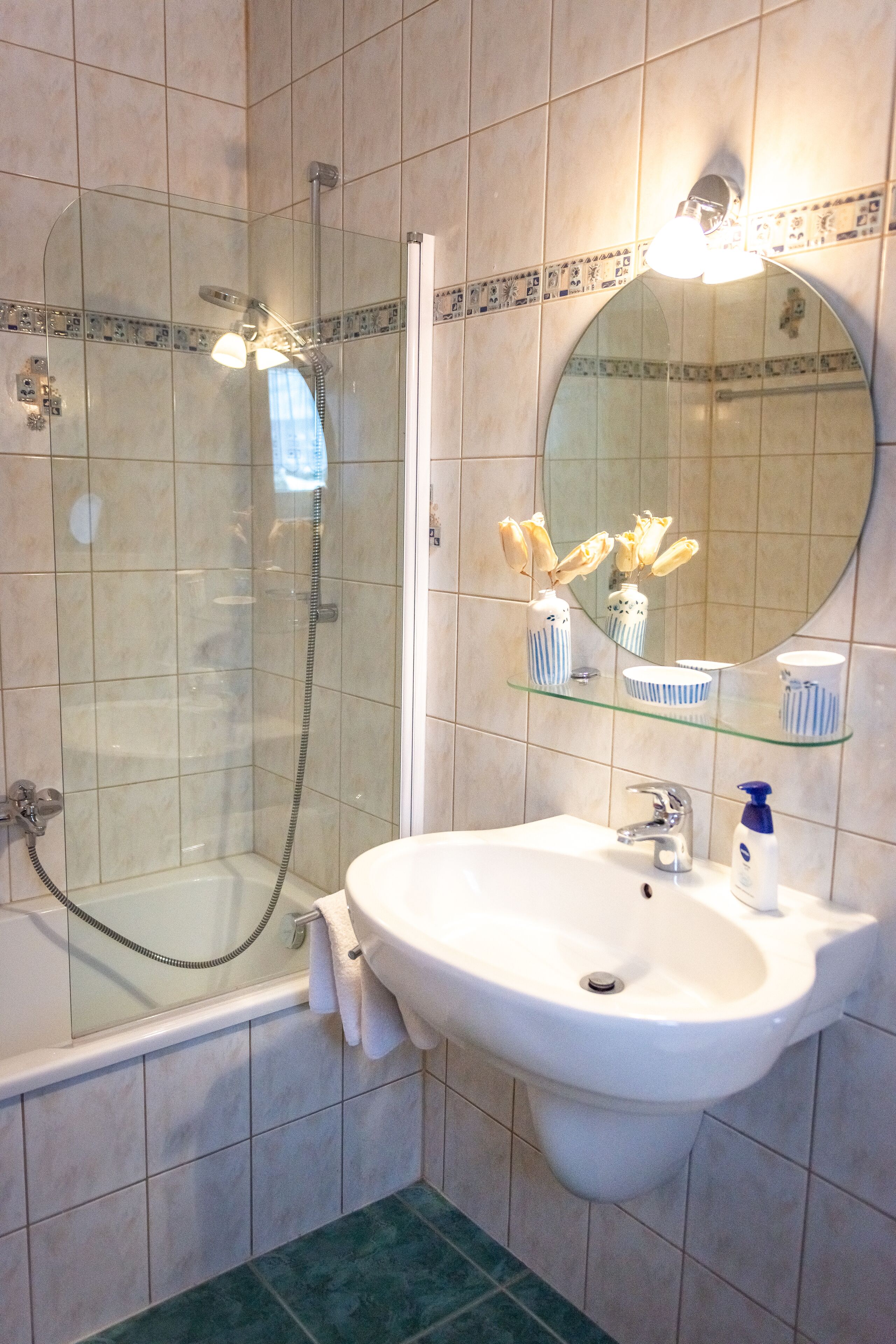 Appartamento (1) | Bagno | Vasca, set di cortesia gratuito, asciugacapelli, asciugamani