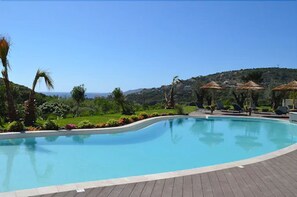 Außenpool (je nach Saison geöffnet), Cabañas (kostenlos), Sonnenschirme