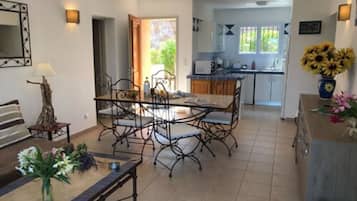 Family Villa, 3 Bedrooms, Sea View | Living area