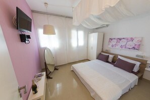 Basic-Apartment, Meerblick | 2 Schlafzimmer, schallisolierte Zimmer, Bügeleisen/Bügelbrett