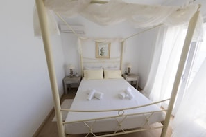 Deluxe appartement, uitzicht op het strand | 2 slaapkamers, geluiddichte muren, een strijkplank/strijkijzer