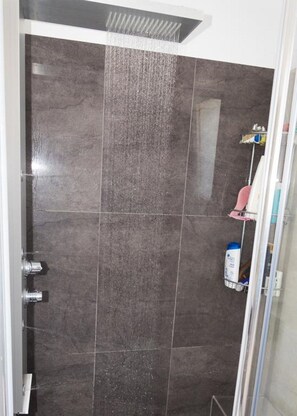 Deluxe Apartment, Beach View | Bathroom | Shower, hair dryer, bathrobes, towels - Uno Apartments (Tilos)