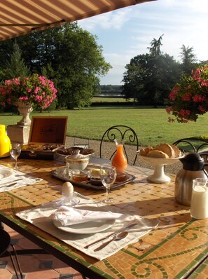 Free daily continental breakfast