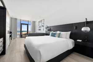 Quarto luxo, 1 cama King, terraço, de frente para o oceano | Cofres nos quartos, ferros/tábuas de passar roupa, berços grátis