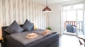 Comfort Apartment | Iron/ironing board, cribs (surcharge), WiFi (free), bed sheets - Uferpromenade (Waren (Müritz))