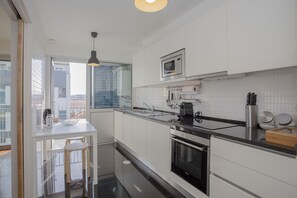 City Apartment, 2 Bedrooms, Balcony | Private kitchen