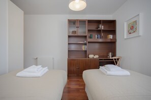 城市公寓, 2 间卧室, 阳台 | 2 多间卧室、遮光窗帘、熨斗/熨衣板、婴儿床