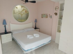 1 chambre, fer et planche à repasser, accès au Wi-Fi (inclus)