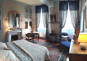 Romantic Double Room (Louise) | Premium bedding, individually decorated, individually furnished, desk