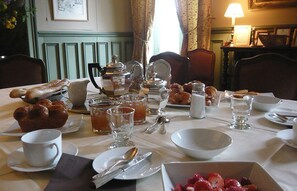Free daily continental breakfast