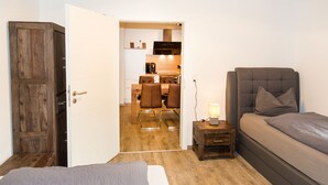 2 soverom, blendingsgardiner, barnesenger og wi-fi (inkludert)