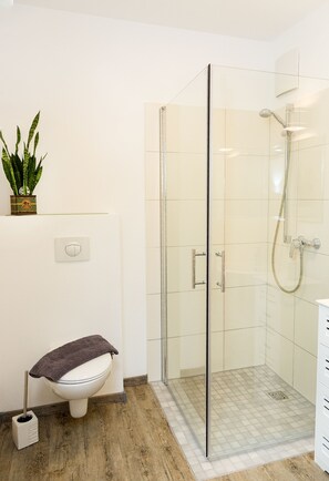 Comfort-Apartment | Badezimmer | Komfortbadewanne, Haartrockner, Handtücher