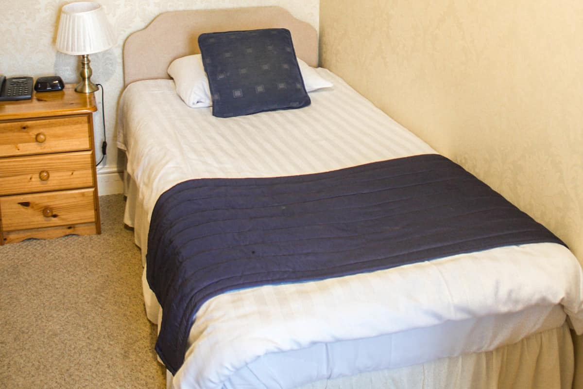 Single Room (No.2) | WiFi (free), bed sheets