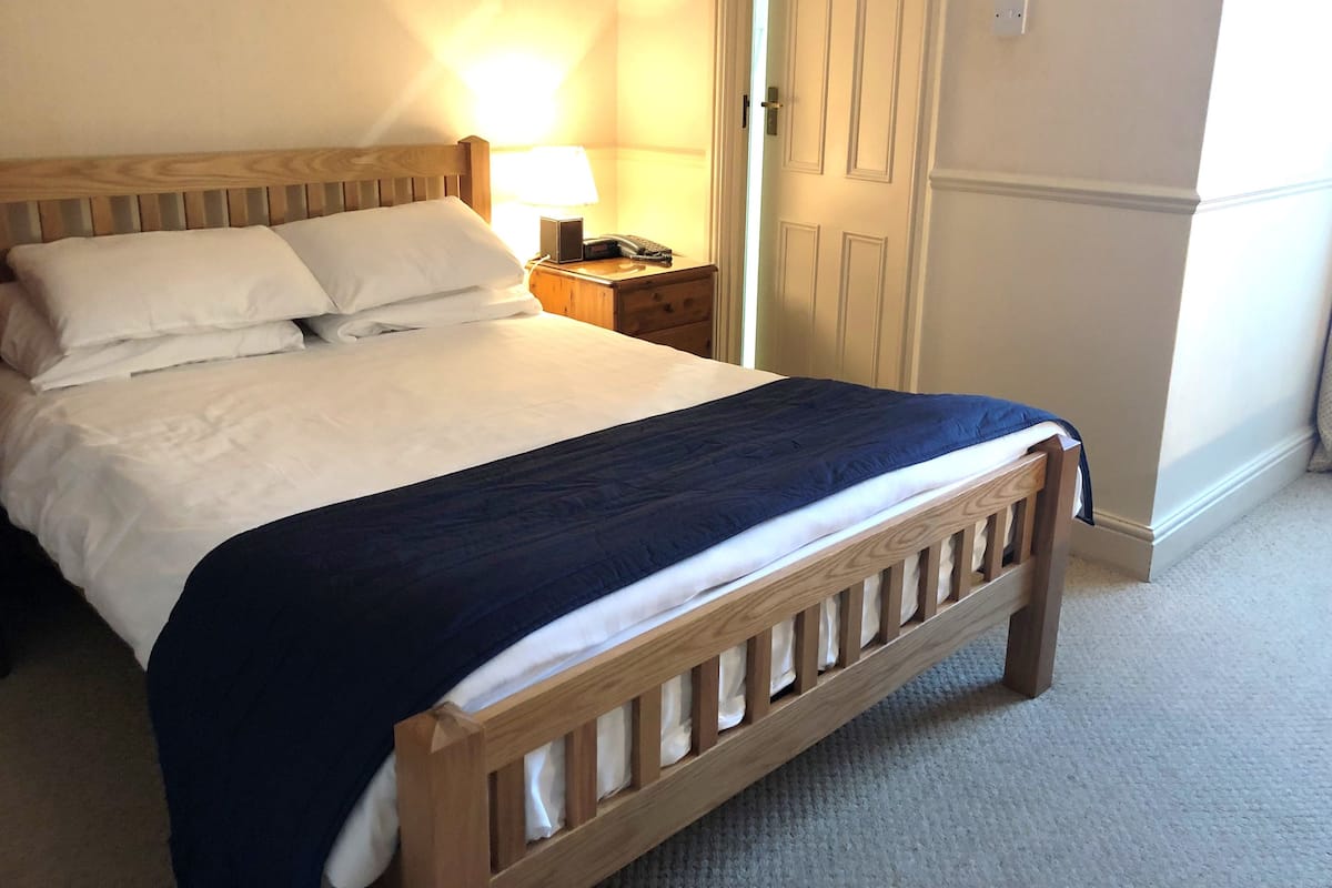 Double Room (No.3) | WiFi (free), bed sheets