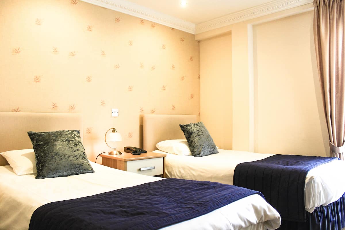 Twin Room (No.5) | WiFi (free), bed sheets