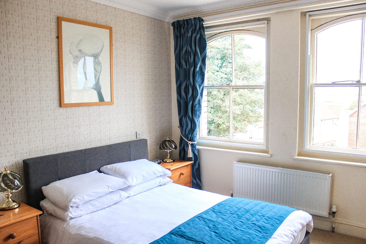 Double Room (No.4) | WiFi (free), bed sheets