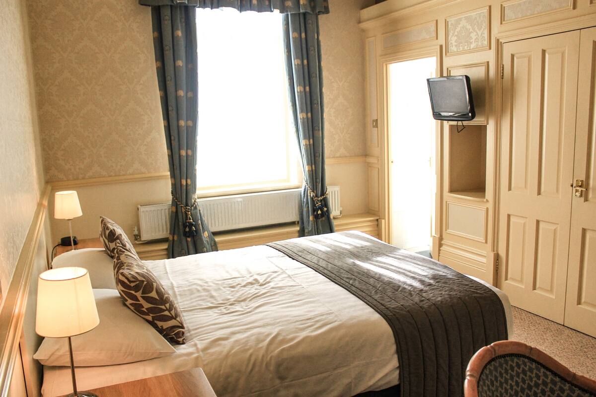 'Nelson' Executive King Room | WiFi (free), bed sheets