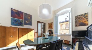 LĂ€genhet - 3 sovrum | Vardagsrum | 40-tums platt-tv med digitalkanaler och tv