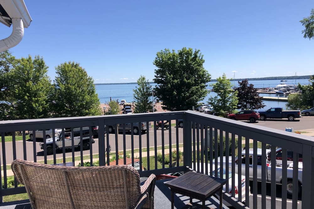 Harbor's Edge Motel