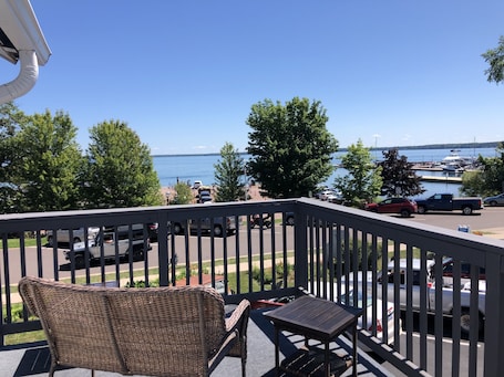 Vista desde la propiedad. Harbor's Edge Motel