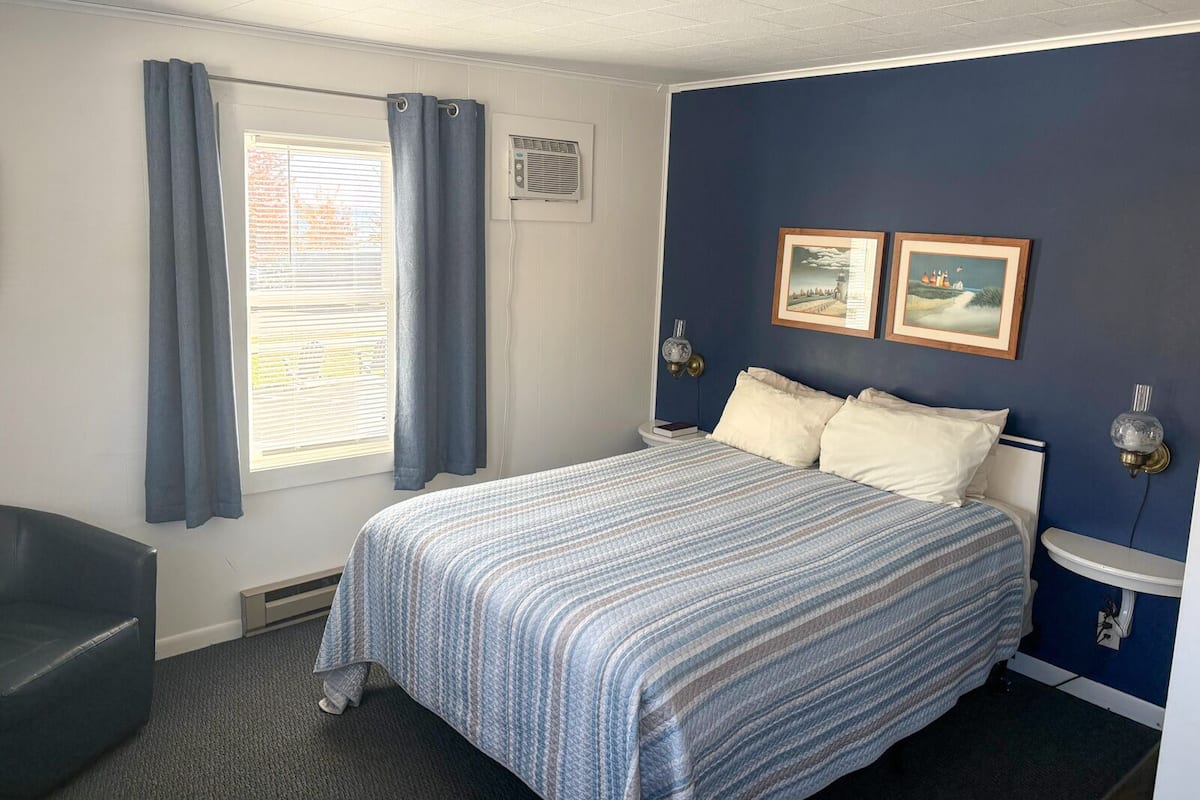 Economy Double Room, Ensuite (1st & 2nd Floor, Non-ADA)