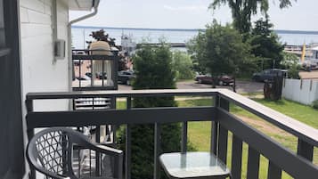 Suite Supérieure, salle de bains attenante (Rm 13A, Floor 2, Non-ADA) | Vue depuis le balcon
