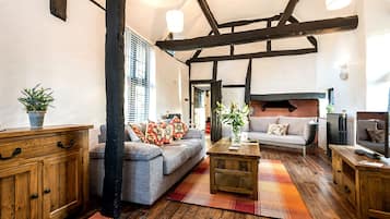 Brookside Cottage | Área de sala de estar | Netflix y películas con cargo