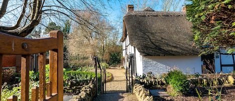 Brookside Cottage | Egyptian cotton sheets, premium bedding, memory foam beds, in-room safe