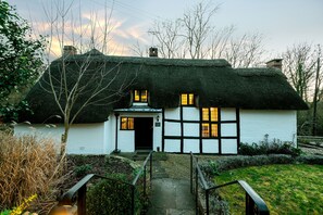 Brookside Cottage | 埃及棉床單、高級寢具、記憶床墊、客房內保險箱