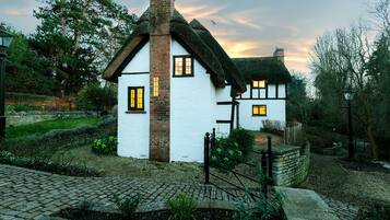 Brookside Cottage | Egyptian cotton sheets, premium bedding, memory foam beds, in-room safe