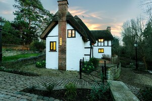 Brookside Cottage | Egyptian cotton sheets, premium bedding, memory foam beds, in-room safe