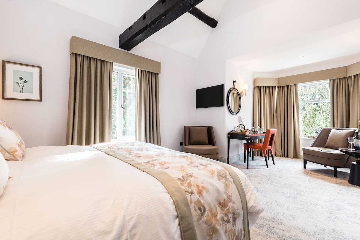 Executive King Room | Egyptian cotton sheets, premium bedding, memory foam beds, in-room safe