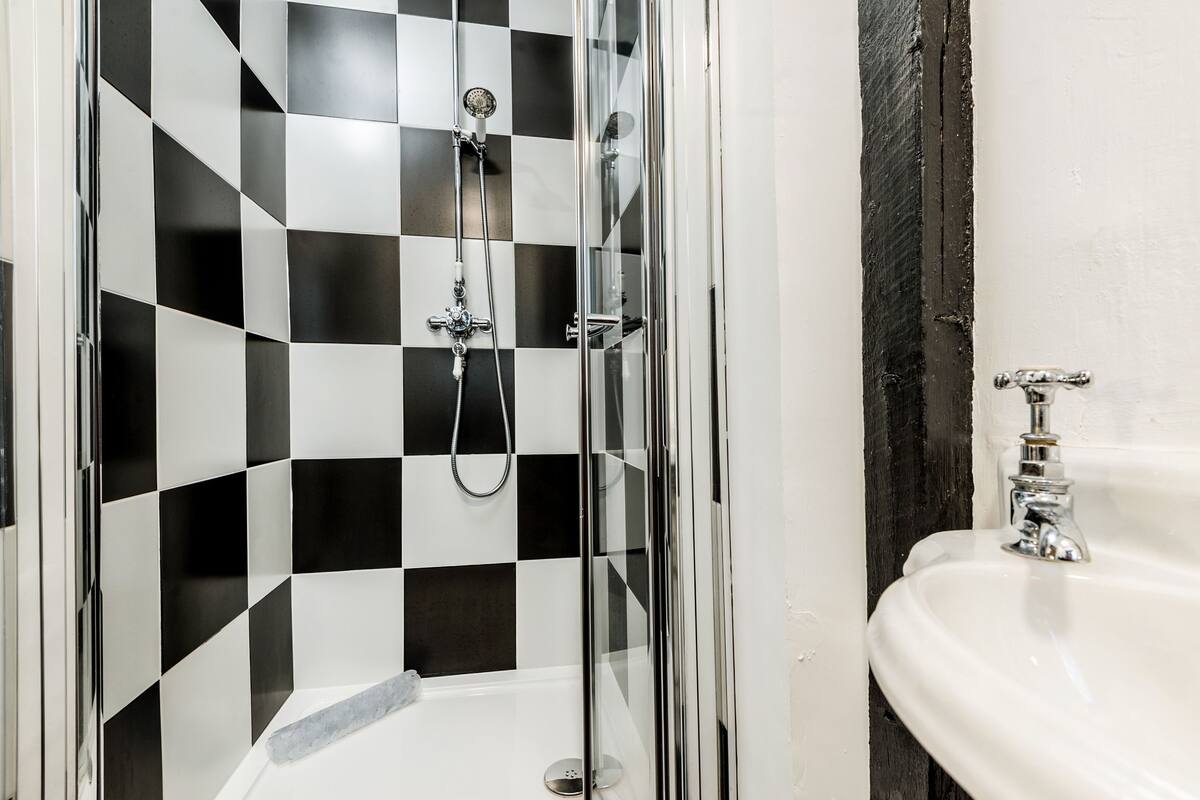 brookside cottage | egyptian cotton sheets, premium bedding, memory-foam beds, in-room safe