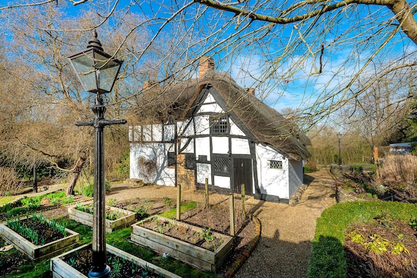 Brookside Cottage | Egyptian cotton sheets, premium bedding, memory foam beds, in-room safe