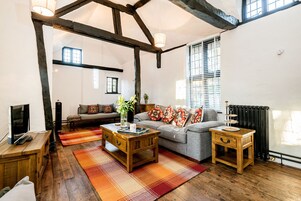 Brookside Cottage | Living area | Netflix, pay movies