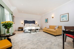 Grand Super King Room | 埃及棉床单、高档床上用品、记忆海绵床垫、客房内保险箱