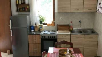 Rumah, 2 kamar tidur | Dapur pribadi | Lemari es, oven, kompor, dan ketel listrik