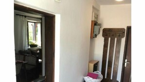 Unclassified image, 2 of 12, button - House near Cetinje (Cetinje)