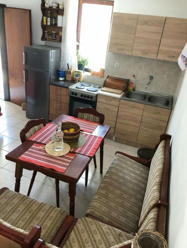 House, 2 Bedrooms | Private kitchen | Fridge, oven, stovetop, electric kettle - House near Cetinje (Cetinje)