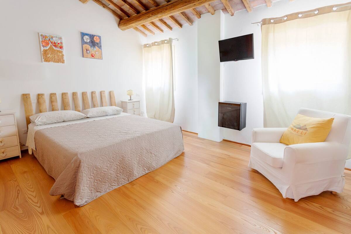 Quarto casal clássico | Frigobar, cofres nos quartos, escrivaninha, cortinas blackout