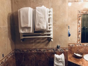 Apartment, 2 Bedrooms | Bathroom