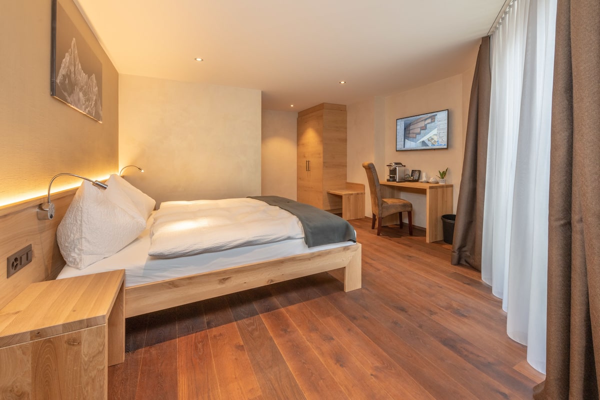 standard double room | premium bedding, down duvets, in-room safe, desk