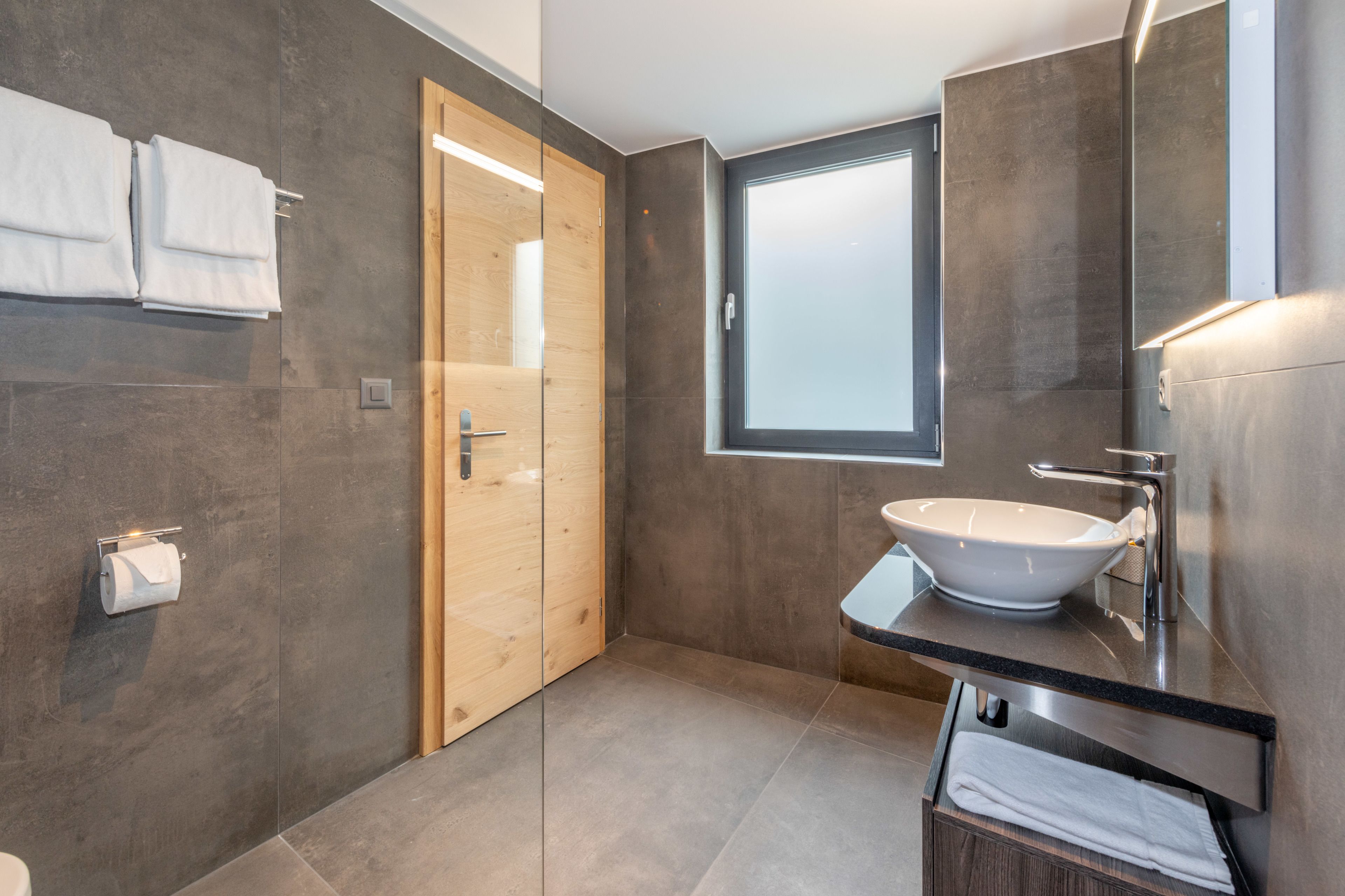 Standard Double Room | Bathroom | Shower, free toiletries, hair dryer, towels