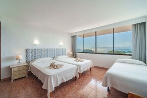 2 bedrooms, desk, iron/ironing board, free WiFi