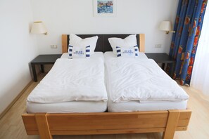 Double Room | Iron/ironing board, free cots/infant beds, free WiFi, bed sheets